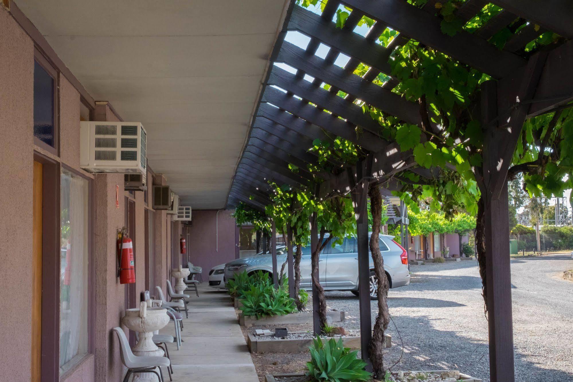 Stawell'S London Motor Inn Exterior photo
